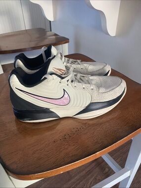 Nike Men’s Light Gray Athletic Sneakers with Pink Swoosh